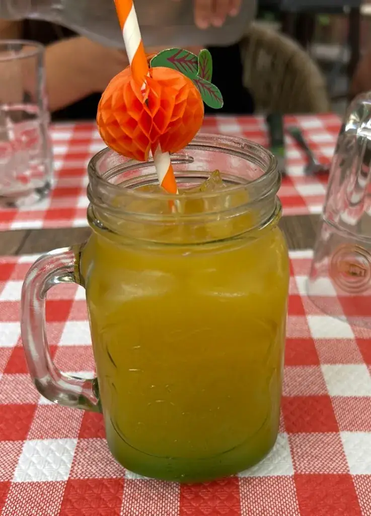 Manuela Palma_La cantina_Aups_review