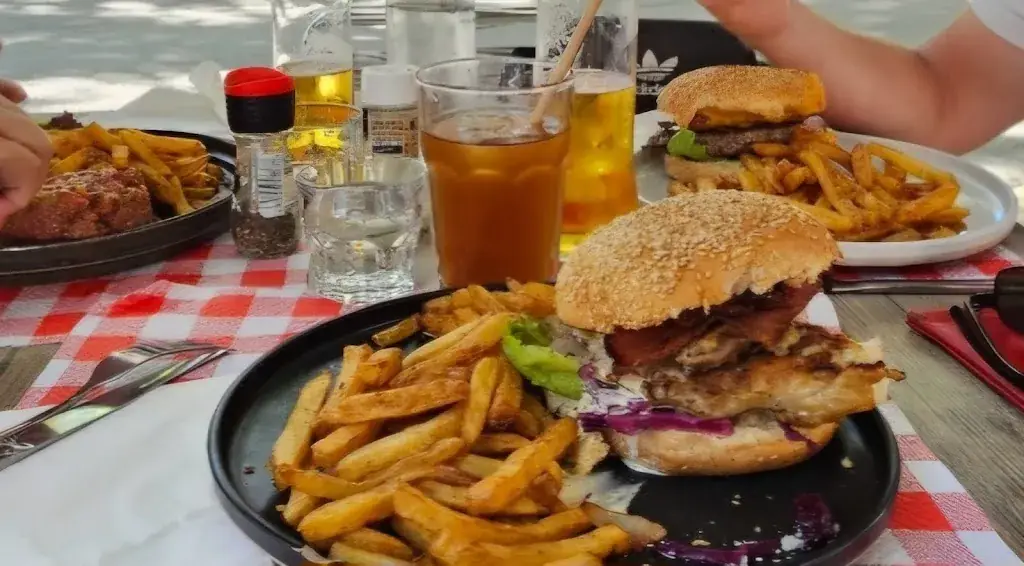 Café Des Vignes_Salernes_slider_image_3