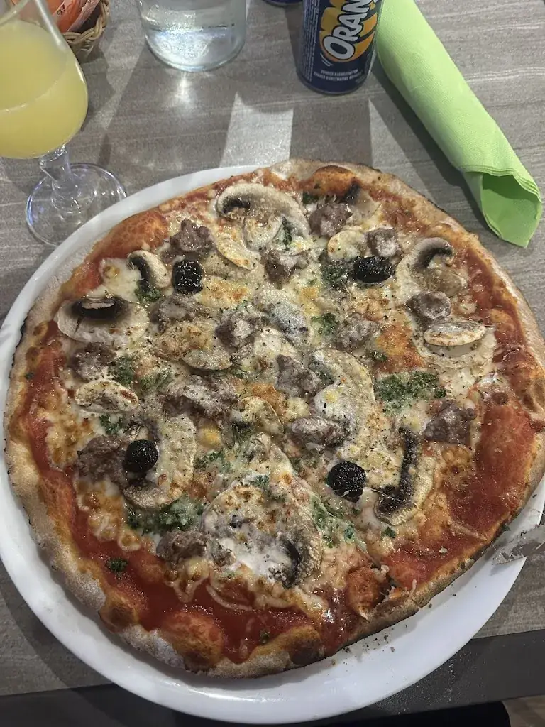 Alex Cobbaert_PIZZA LES UCHANES_Aups_review