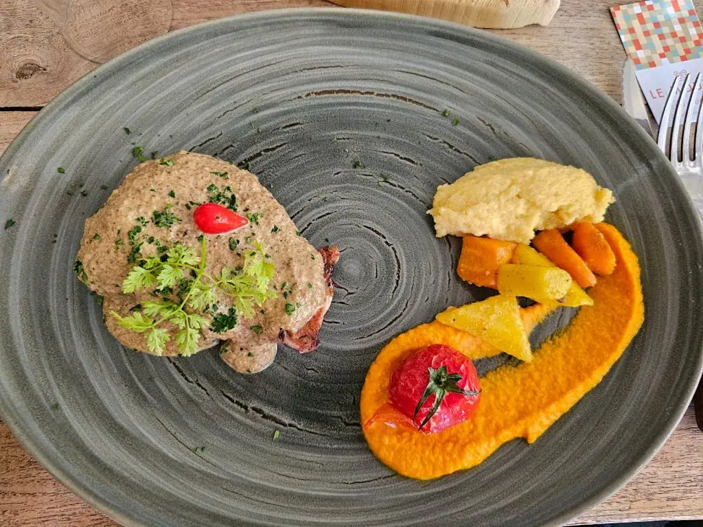 Elena-Tatiana Chiș_Logis Hôtel le Provençal_Aups_review