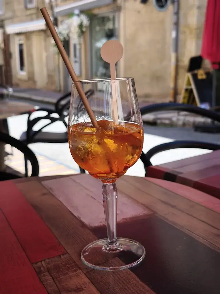 Maria Pelissier_Chez ton père, Café central_Aups_reseña