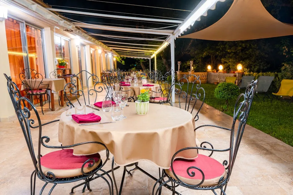 Hôtel restaurant Au Bien Etre_Villecroze_slider_image_1