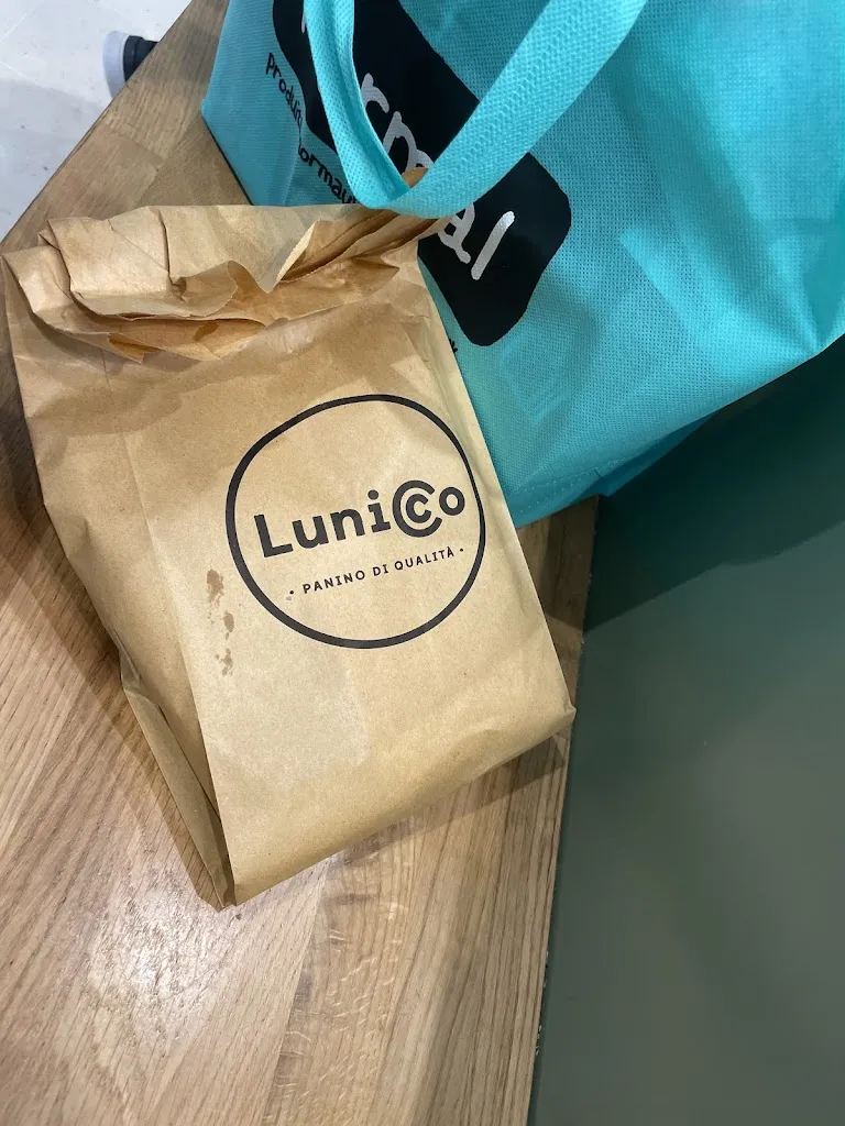 Gino Scott_Lunicco - Terrasse du Port (Cantine)_Marseille_recensione