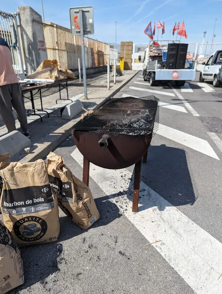 Les barricades du port_Marseille_slider_image_1