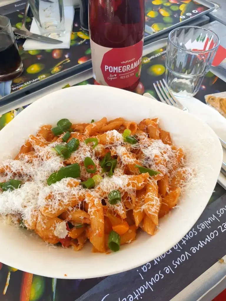 Savannah V_Vapiano Marseille Terrasses du Port Pasta Pizza Bar_Marseille_review