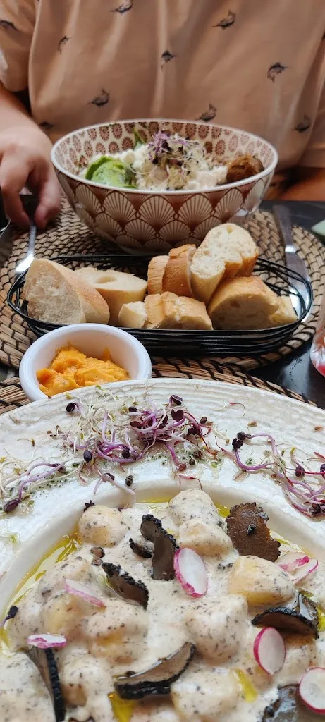 Meagan Erasmus_Le Hippie Chic Café_Marseille_review