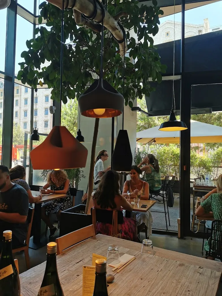 Yoj les Terrasses du Port ristorante a Marseille
