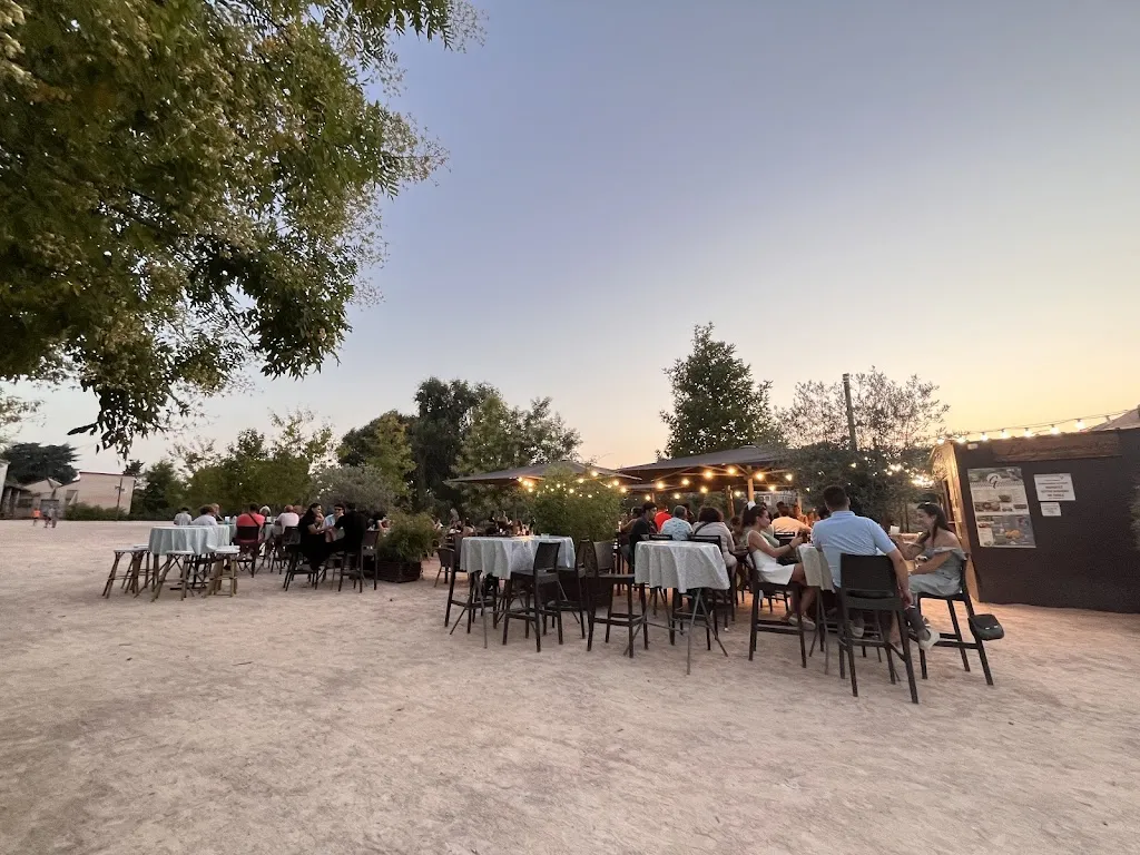 Sophia Huang_Guinguette des bords de Loire_Saint-Just-Saint-Rambert_review