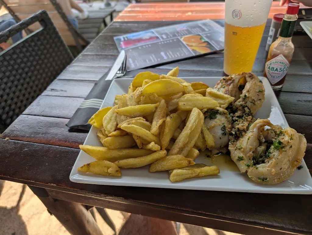 Moëz Trabelsi_Guinguette des bords de Loire_Saint-Just-Saint-Rambert_review