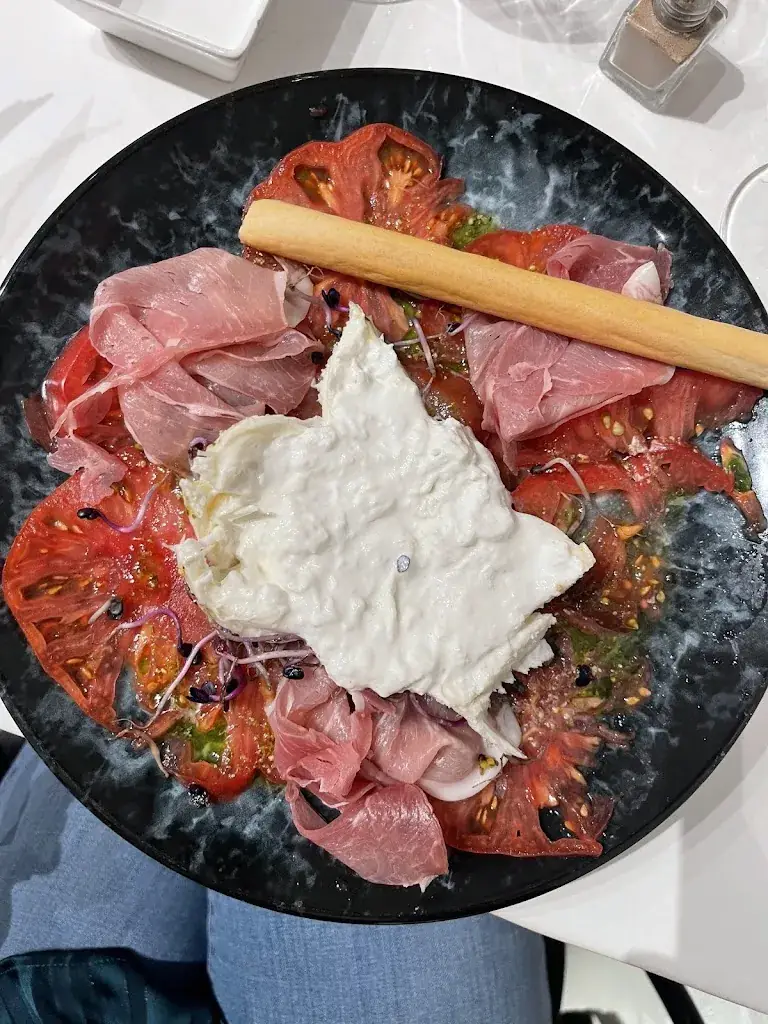 Ristaurante Little Italie_Marseille_slider_image_1