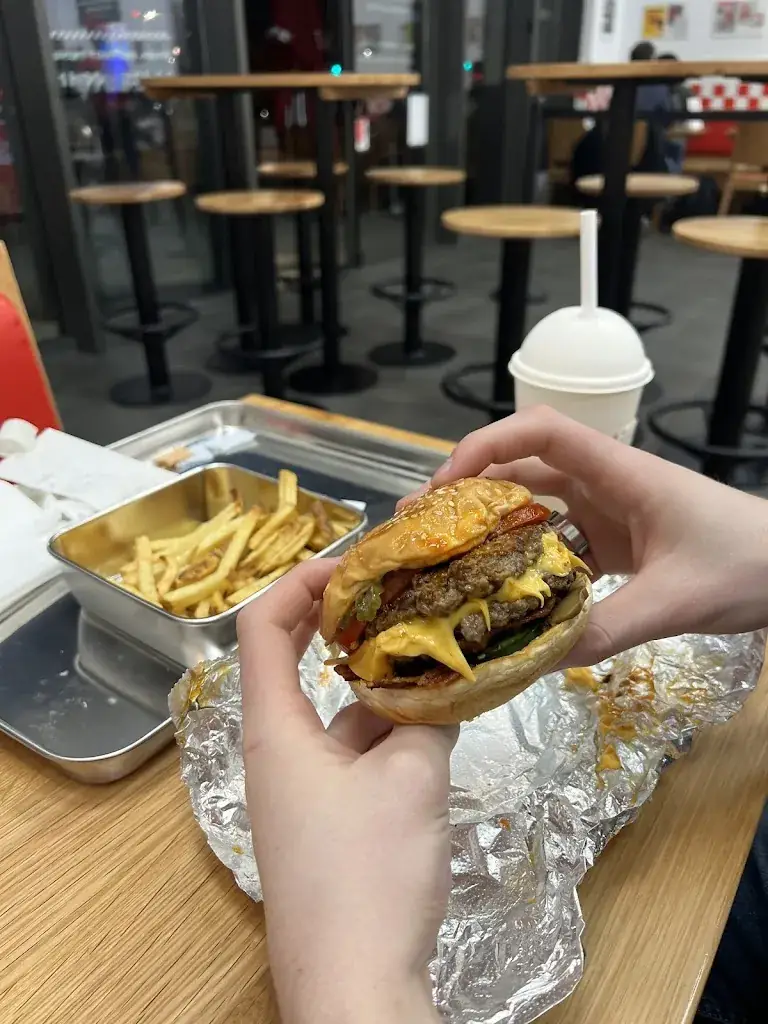 Dawid Jasinski_Five Guys_Marseille_review