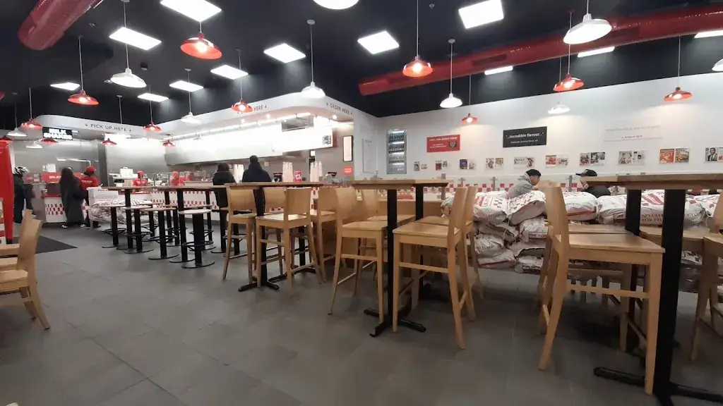 Five Guys_Marseille_slider_image_1