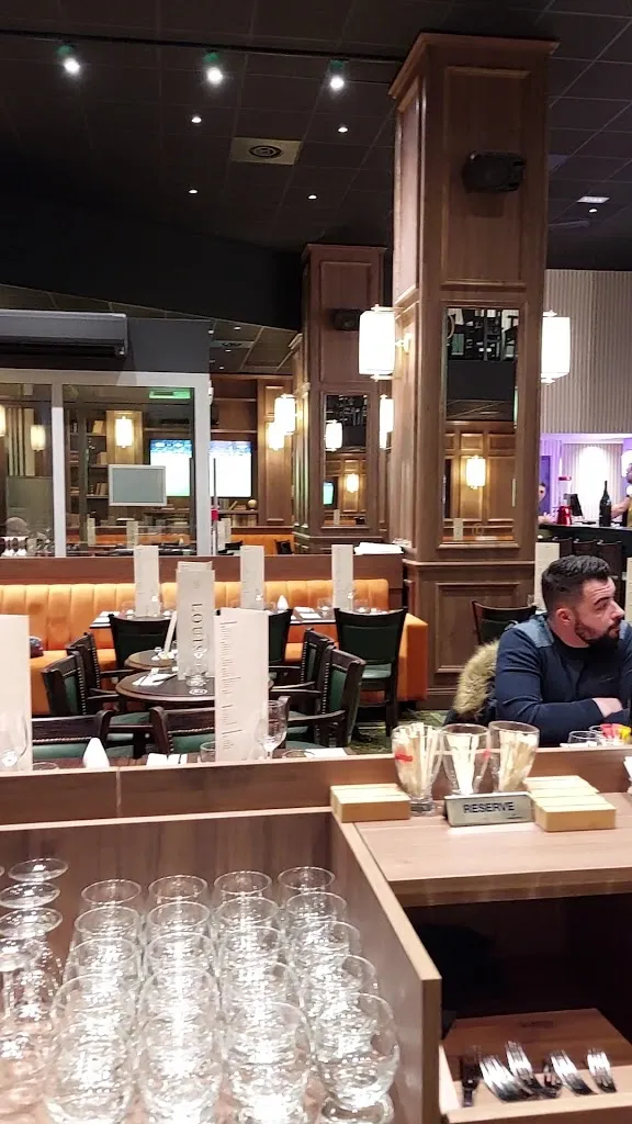 Louis_Marseille_slider_image_2