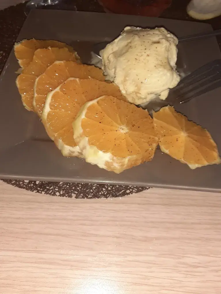 YVON DUTRONC_Bar Restaurant Le Sampiero_Marseille_review