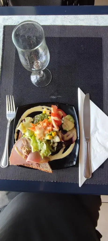 Bar Restaurant Le Sampiero_Marseille_slider_image_3