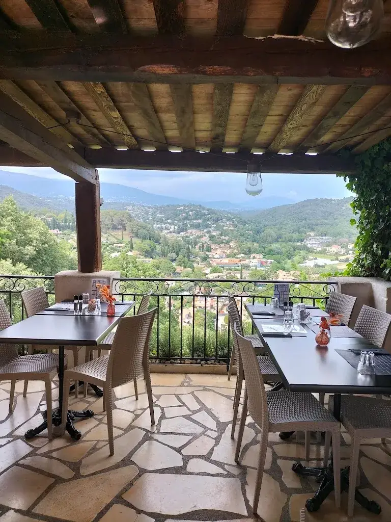 la table du village Restaurant in Auribeau-sur-Siagne