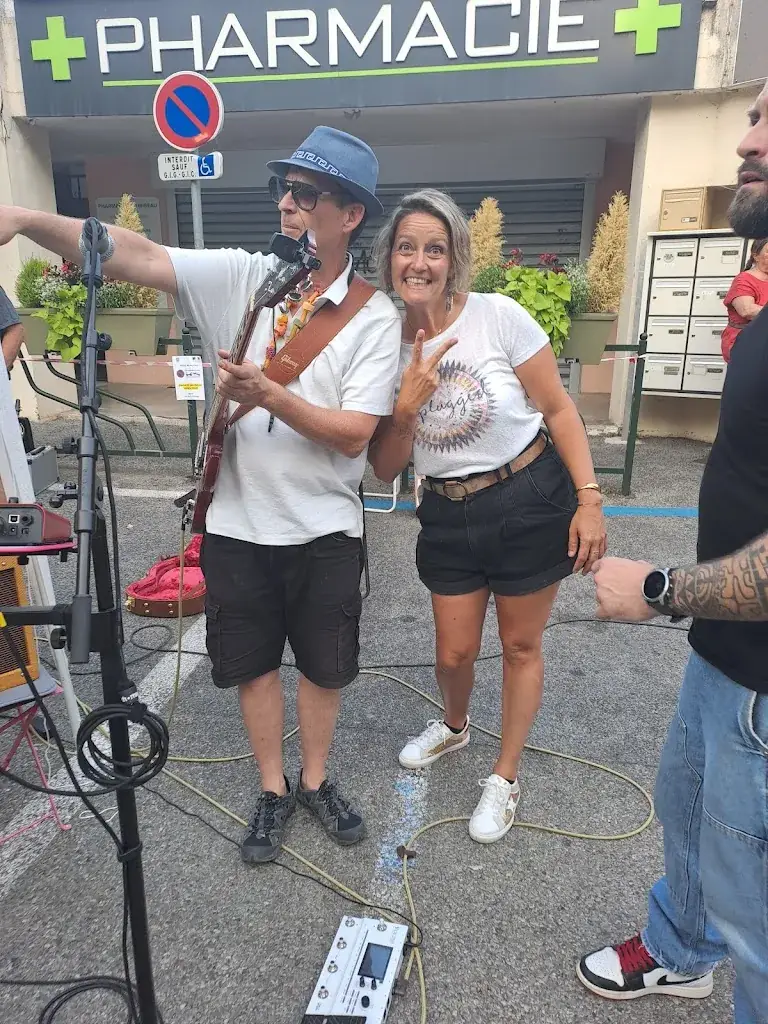 Isa Sfez_Les p'tits bonheurs_Auribeau-sur-Siagne_review