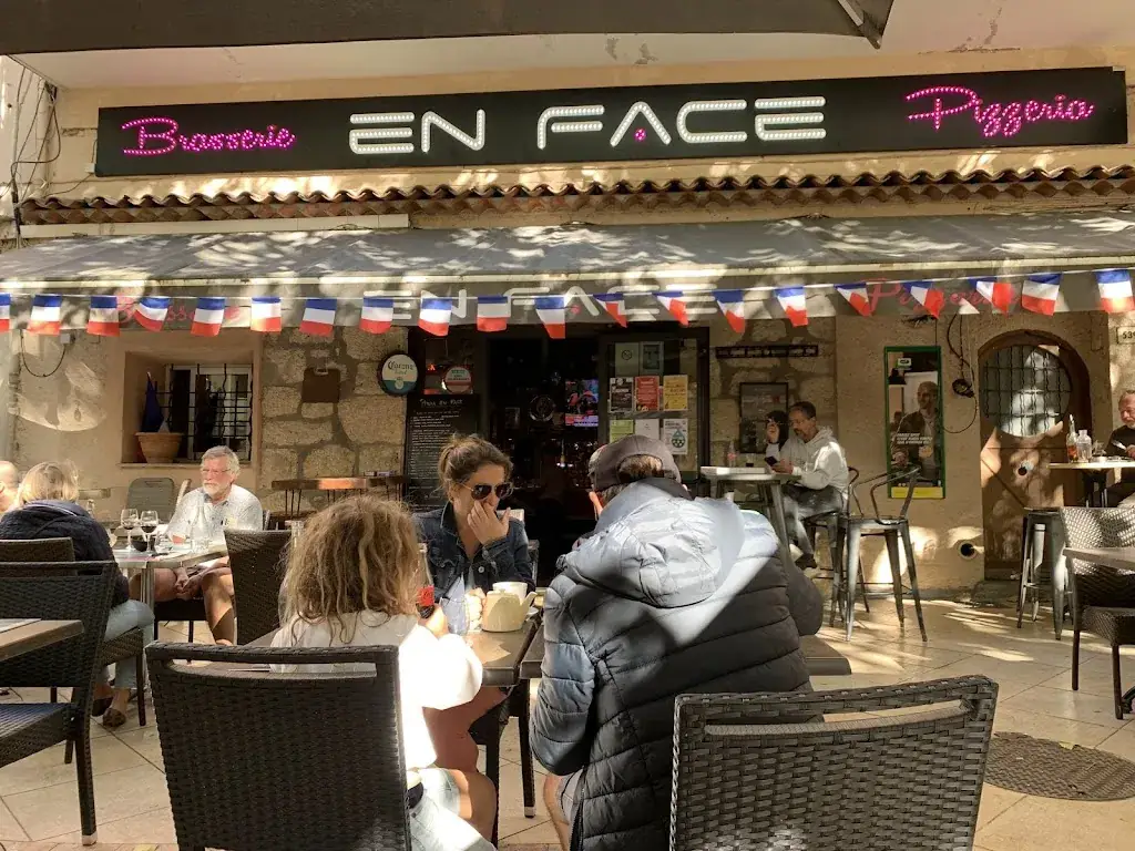 En Face restaurant in Bagnols-en-Forêt