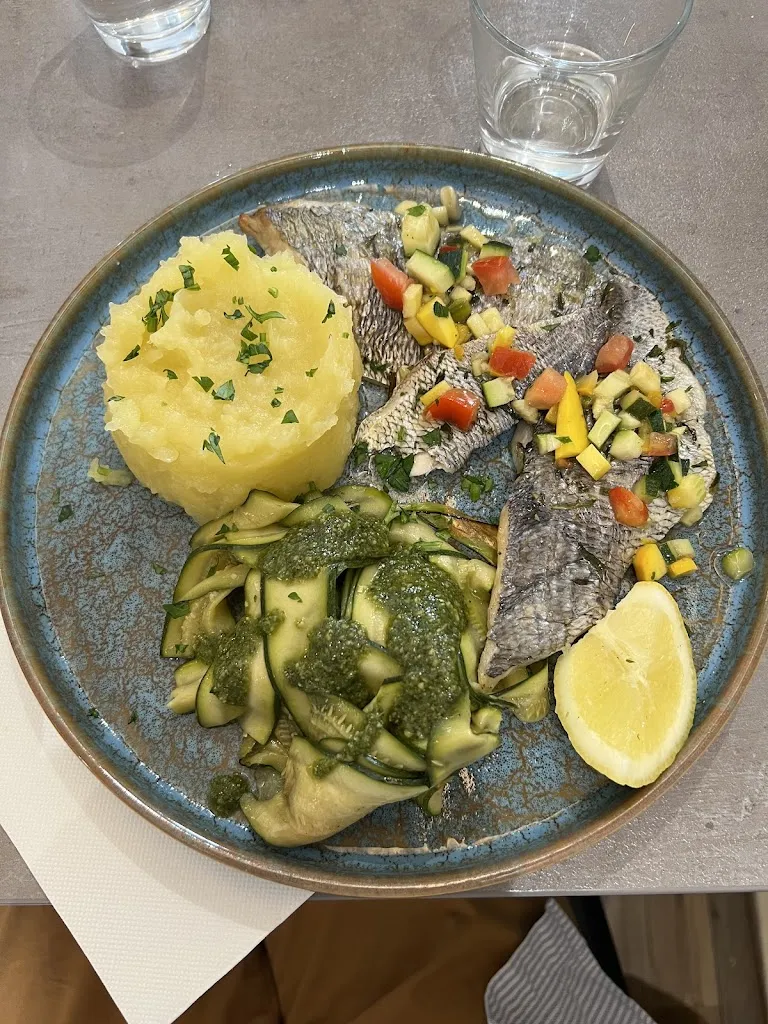 Mike Courtois_L'Entracte_Auriol_review