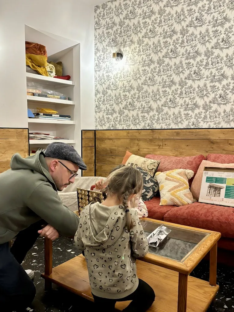 Clélia De Carné_Café Pop_Auriol_review