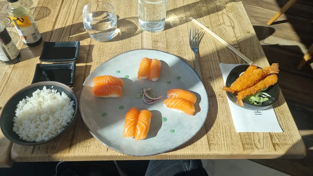 SuAndShi Auriol restaurant in Auriol