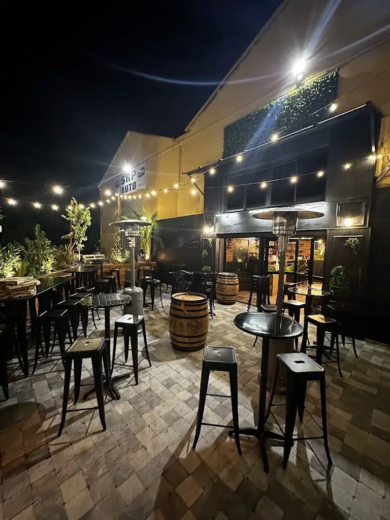 Marilyn's Pub_Auriol_slider_image_1