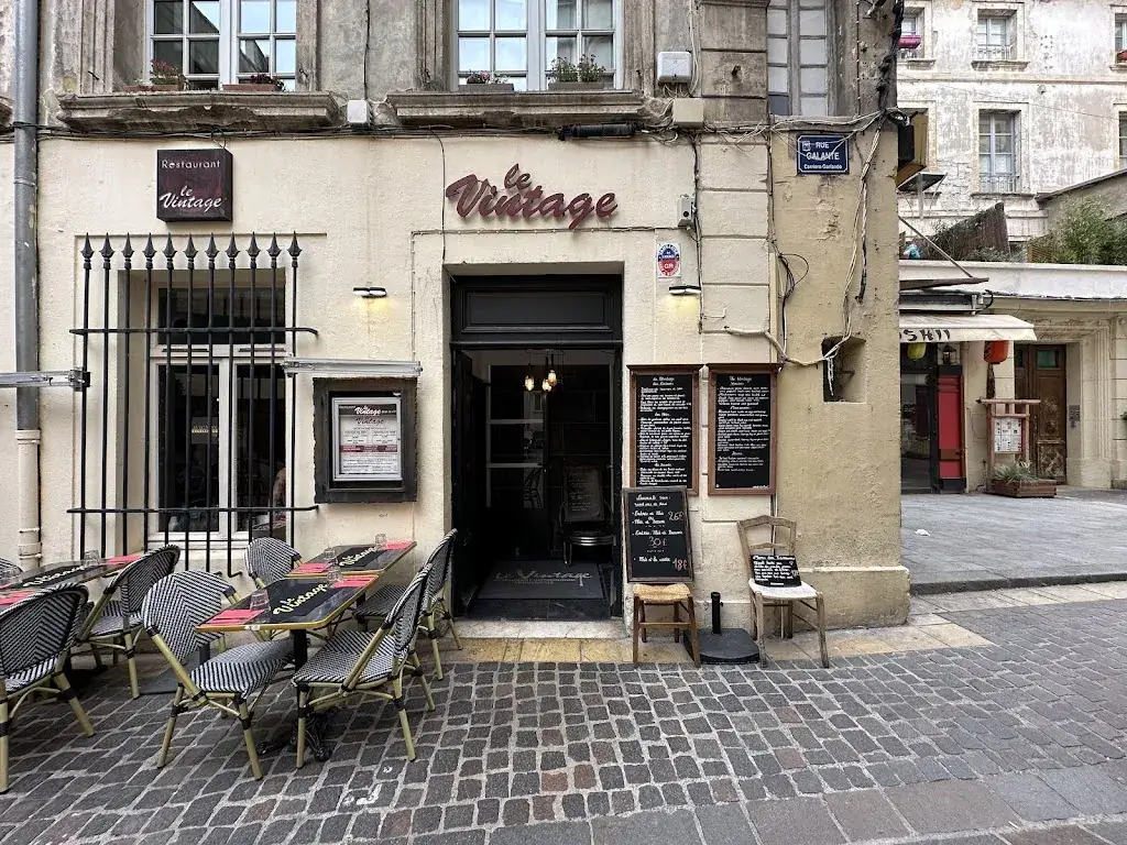 Debbie Hodge_Le Vintage_Avignon_review