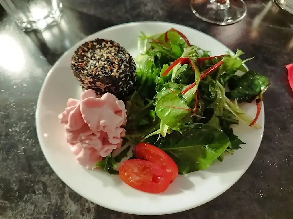 Claire Hickman_Le Vintage_Avignon_review