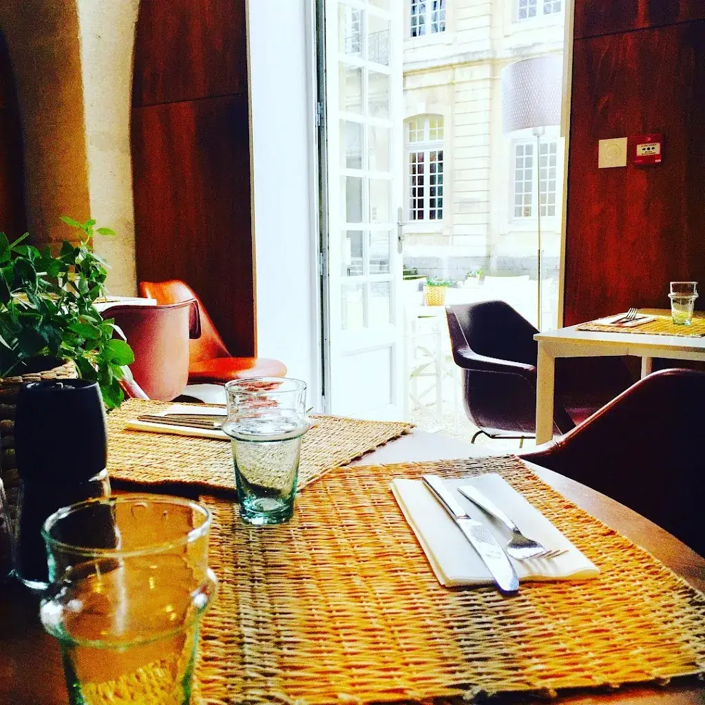 Restaurant Le Violette Restaurant in Avignon