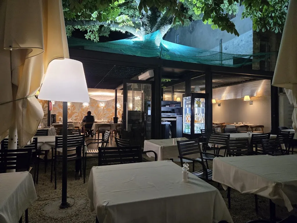 La Cour d'Honneur - Restaurant Avignon Centre Ville_Avignon_slider_image_3