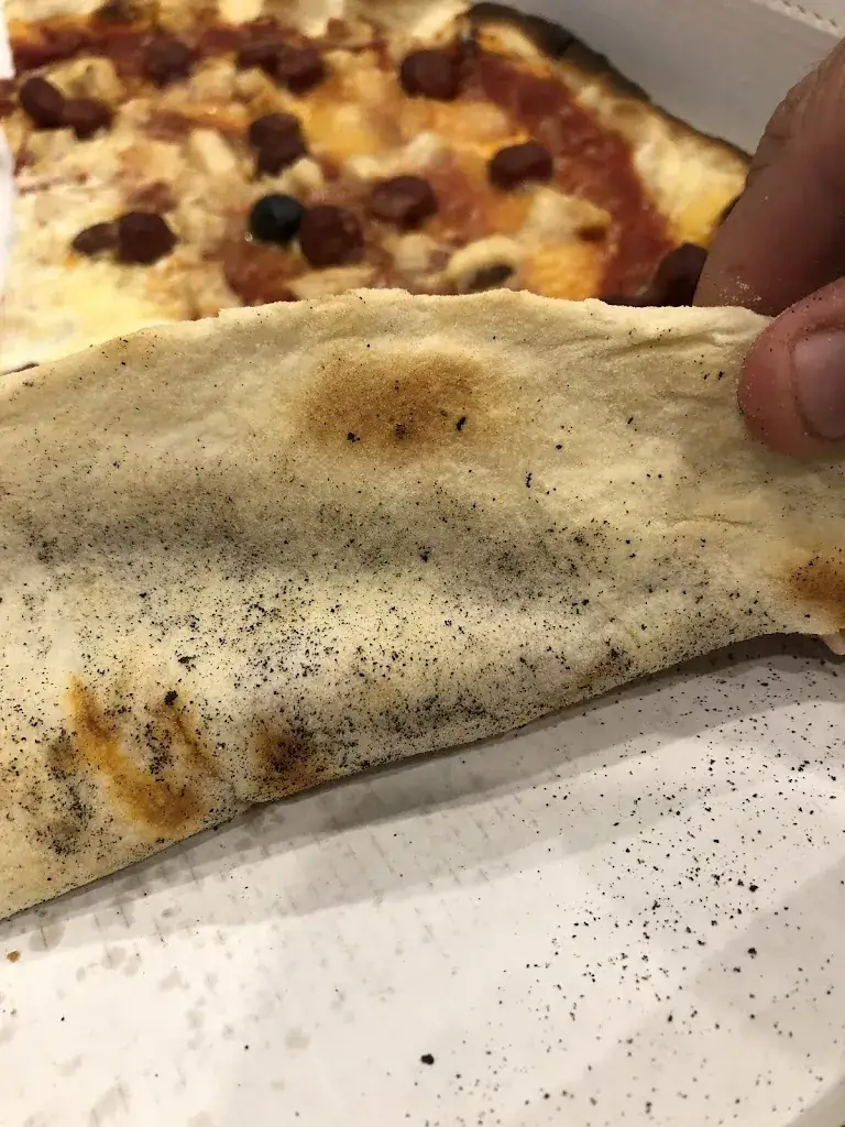 Geoffroy Carolyne_Mega Pizza_Morestel_review