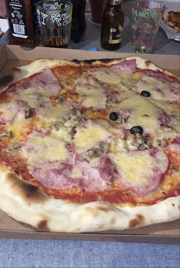 Mallaury_Mega Pizza_Morestel_review