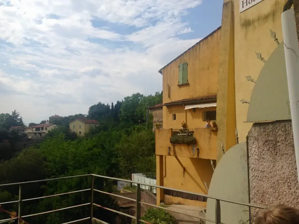 Edward_Logis Hôtel du Pont d'Or_Barjols_review