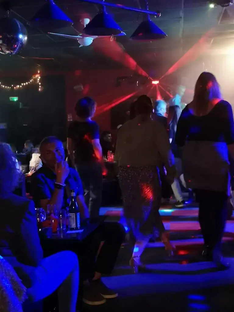 Marie Oloron_JMP BILLARD achat vente restauration - Salle de billard jeux - Bar & Restaurant_Barjols_review