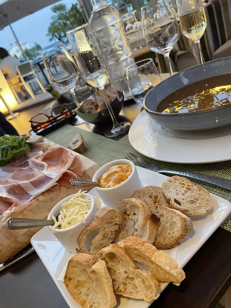 Menu_Les Voisins Restaurant_Beaulieu-sur-Mer_image_9