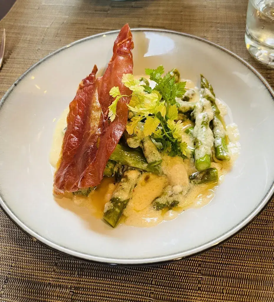 Hristijan Gjorgievski_Swan's side_Bandol_review