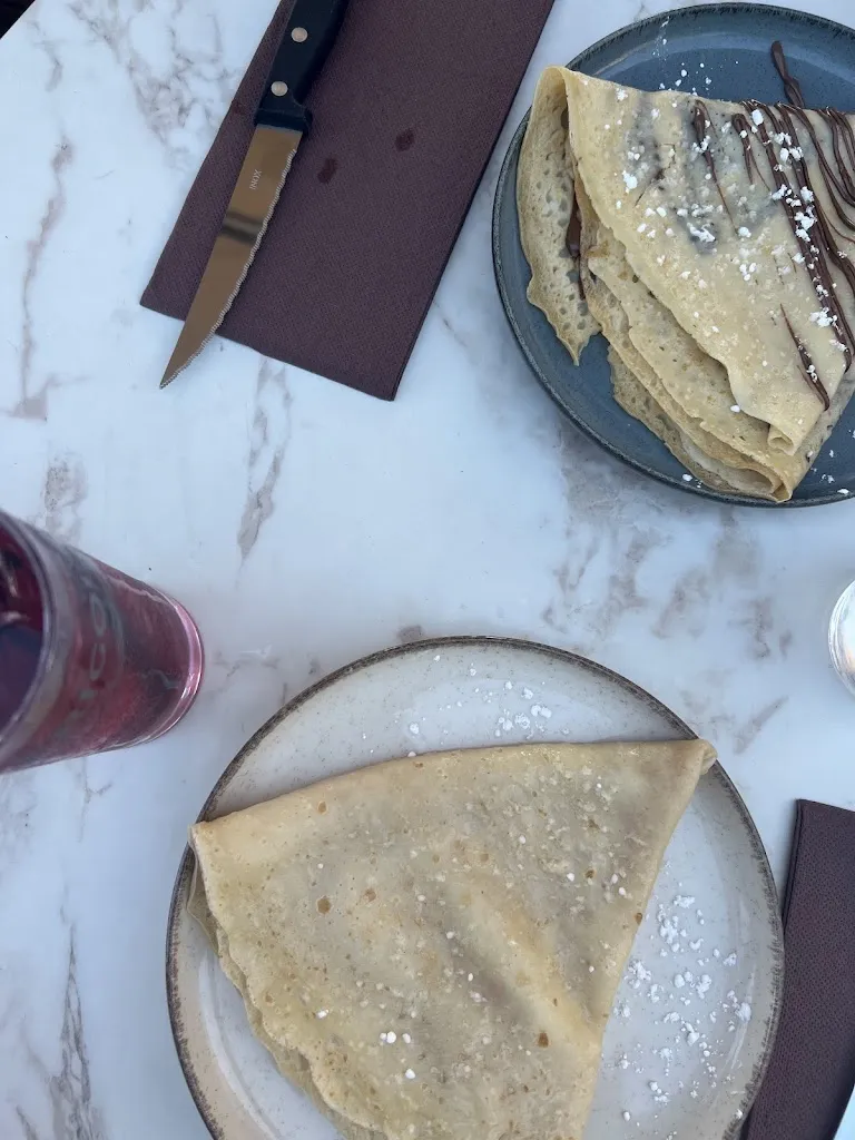 Victoire Bertola_Les 2 Pins_Bandol_review