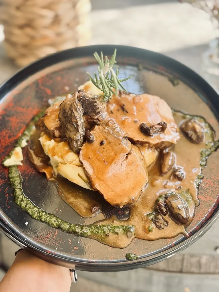 choux quette_Les 2 Pins_Bandol_review