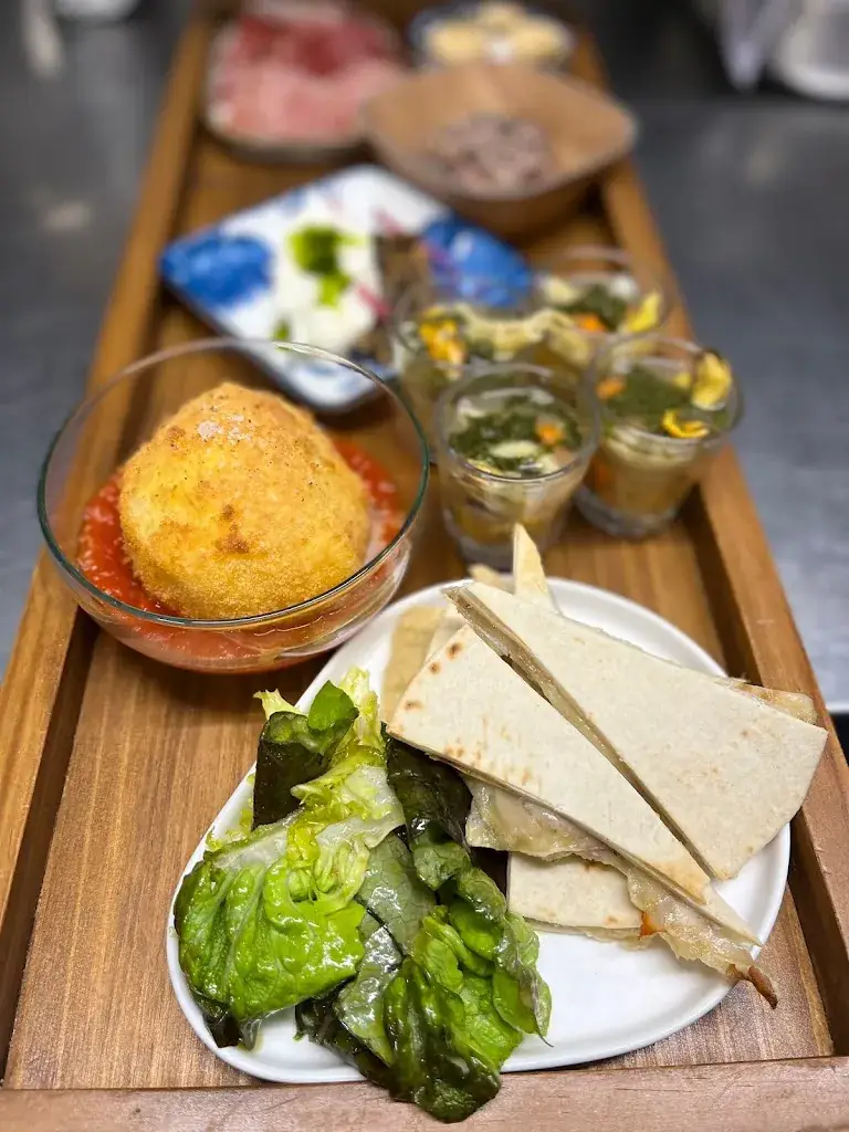 Céciliano_Bandol_slider_image_3