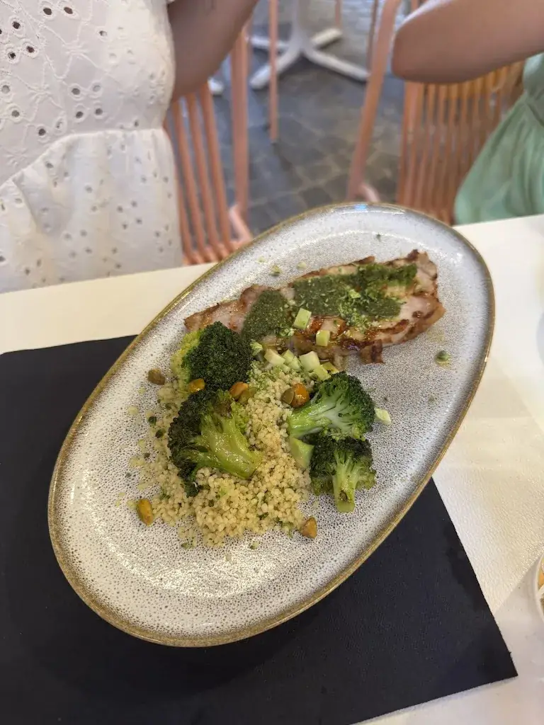 Laurène WRONA_L'ALCÔVE_Bandol_recensione