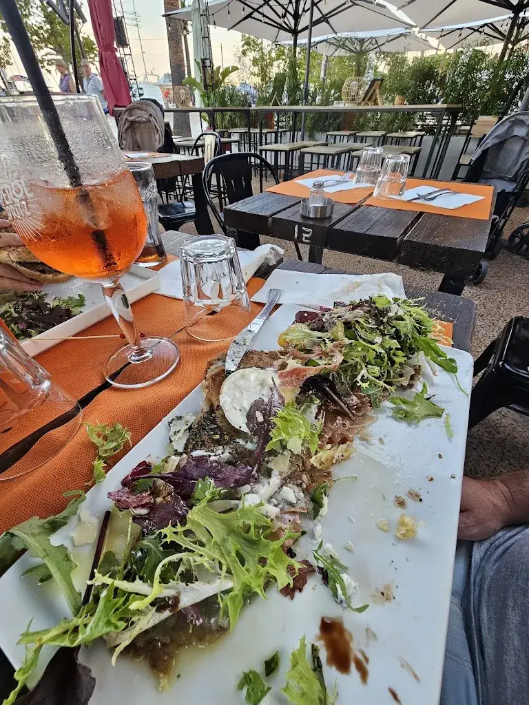 galina marianenko_Salad'bar & Co crêperie_Bandol_review