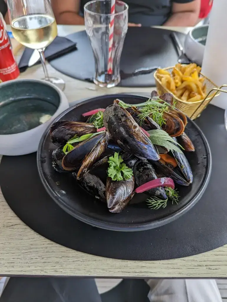 Ian Thomas_L'EstancobyChezGeorges._Bandol_review