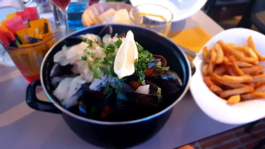 Ekaterina Nikitina_Le Scotch_Bandol_review