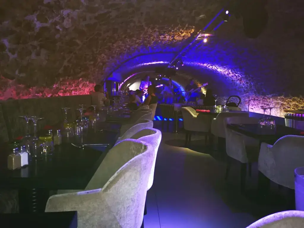 Robert Grądecki_Le Scotch_Bandol_review