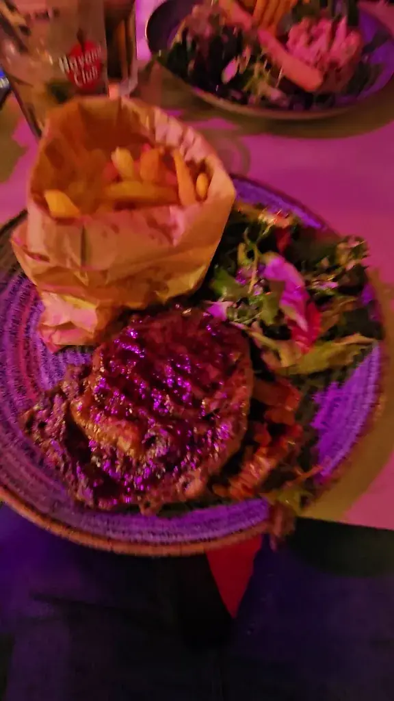 Le Scotch_Bandol_slider_image_2