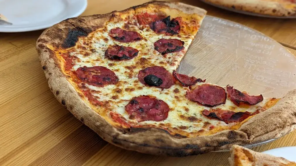 Are Mack Growen_Piazza Pizza Bandol_Bandol_review