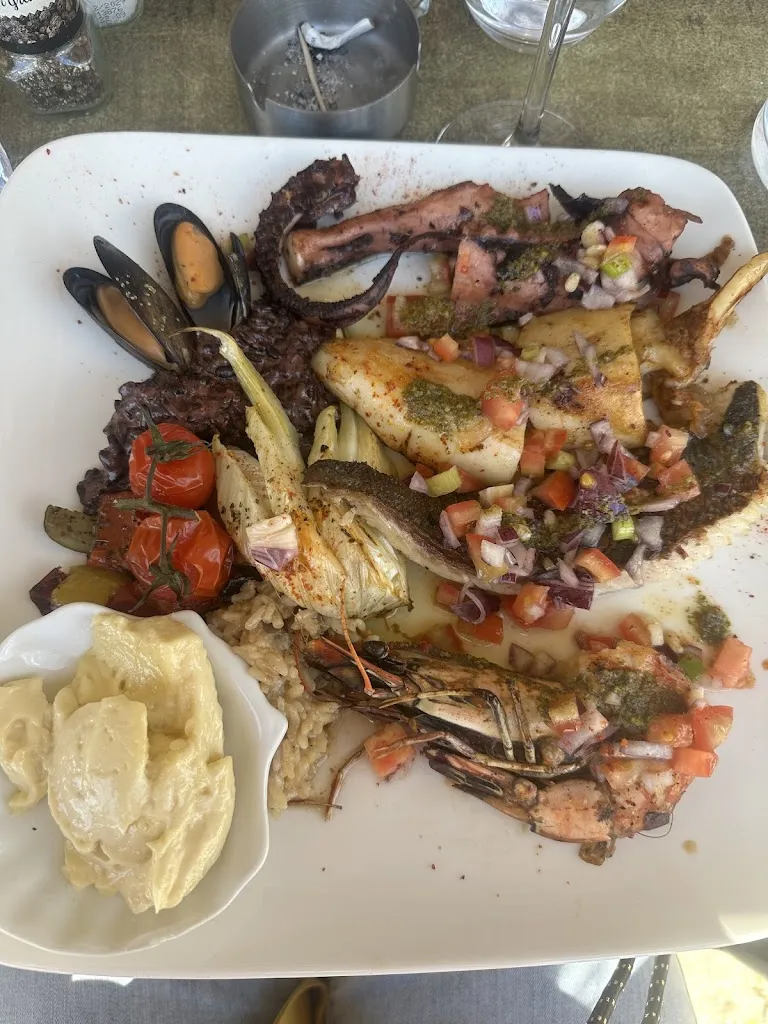 Sandrine CHRISTIN_BAR L'ESCALE_Bandol_review