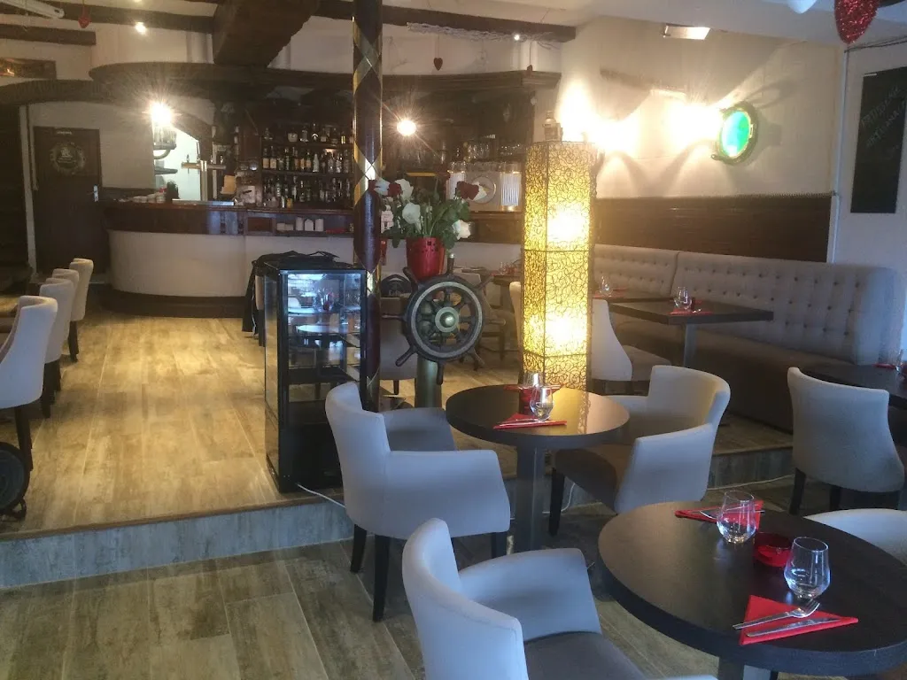 BAR L'ESCALE restaurant in Bandol