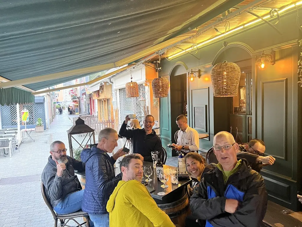 Stephan Pietge_Choucas Bar_Barcelonnette_reseña