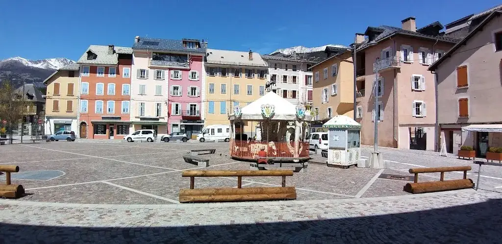 Bar le Glacier_Barcelonnette_slider_image_3